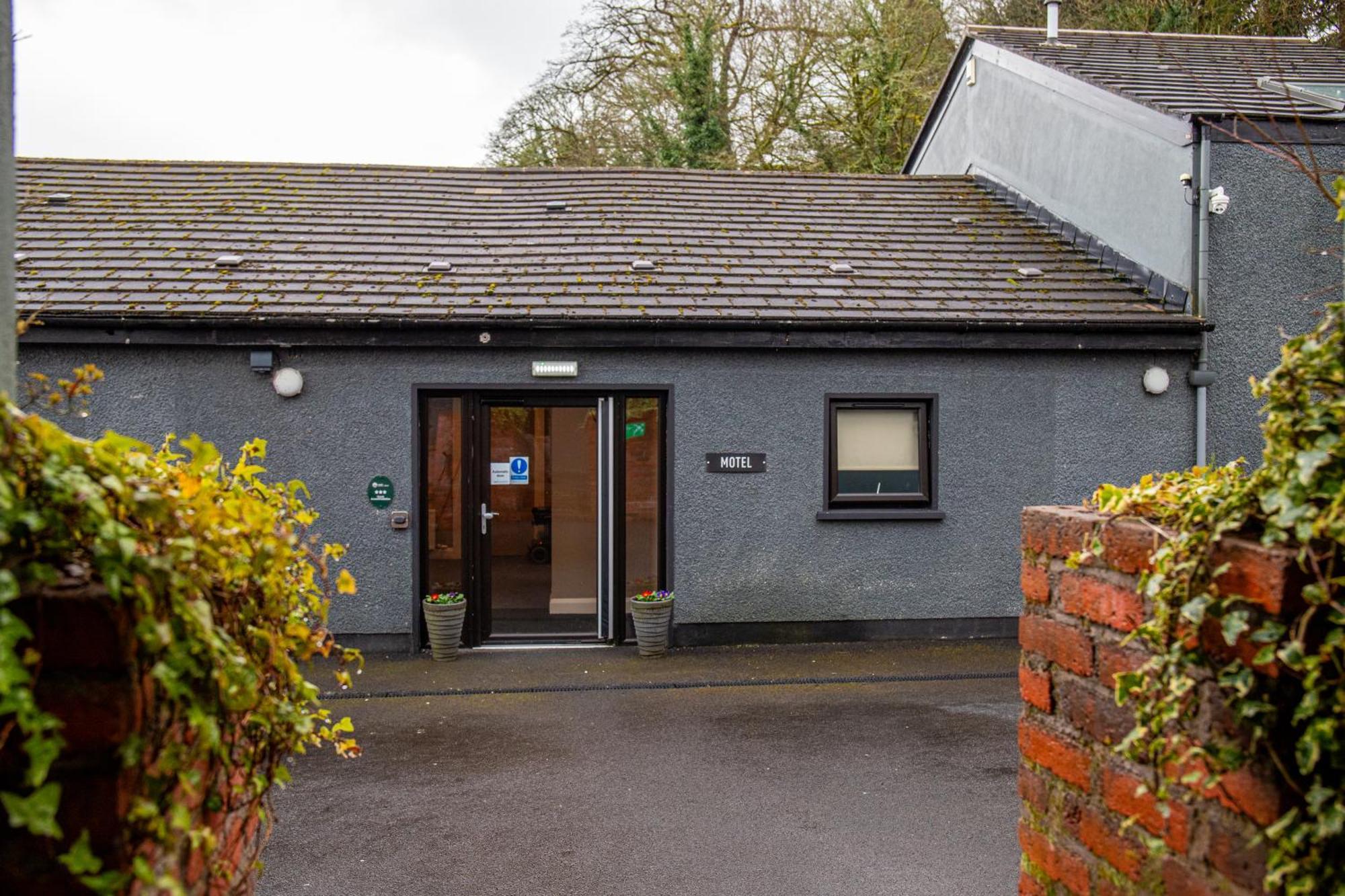 The Enniskillen Hotel And Motel 外观 照片