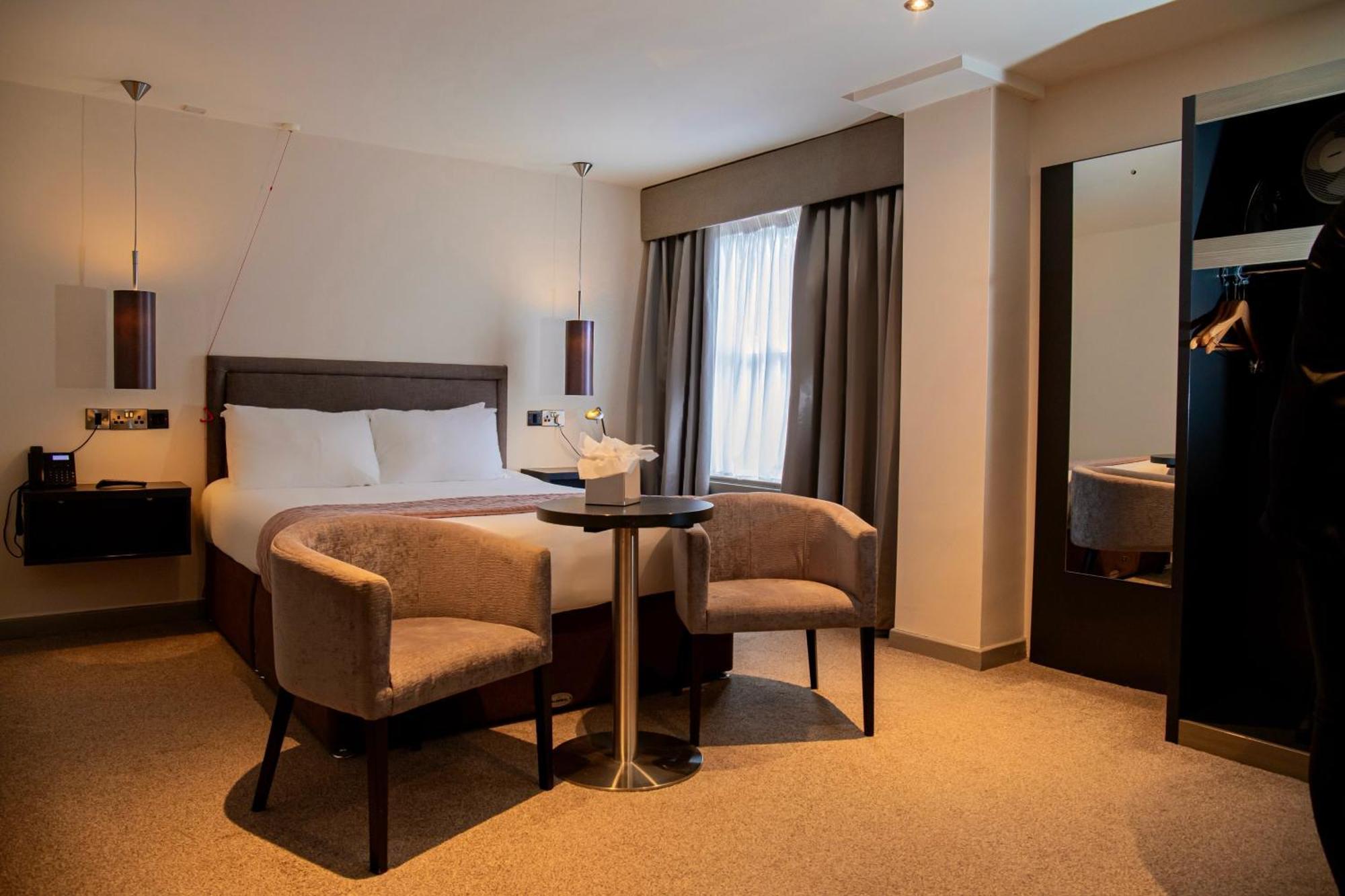 The Enniskillen Hotel And Motel 外观 照片